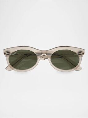Ray-Ban wayfarer sunglasses